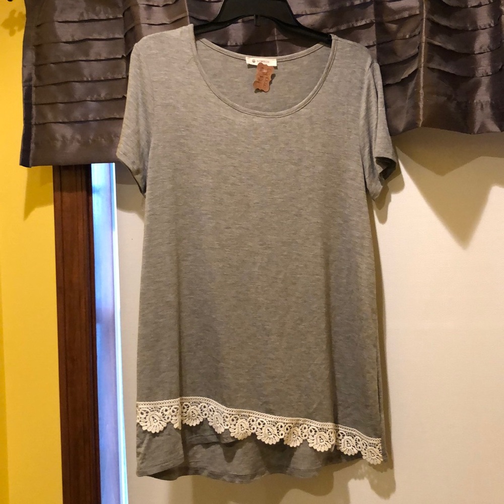 Gray boutique top lined with lace at the bottom